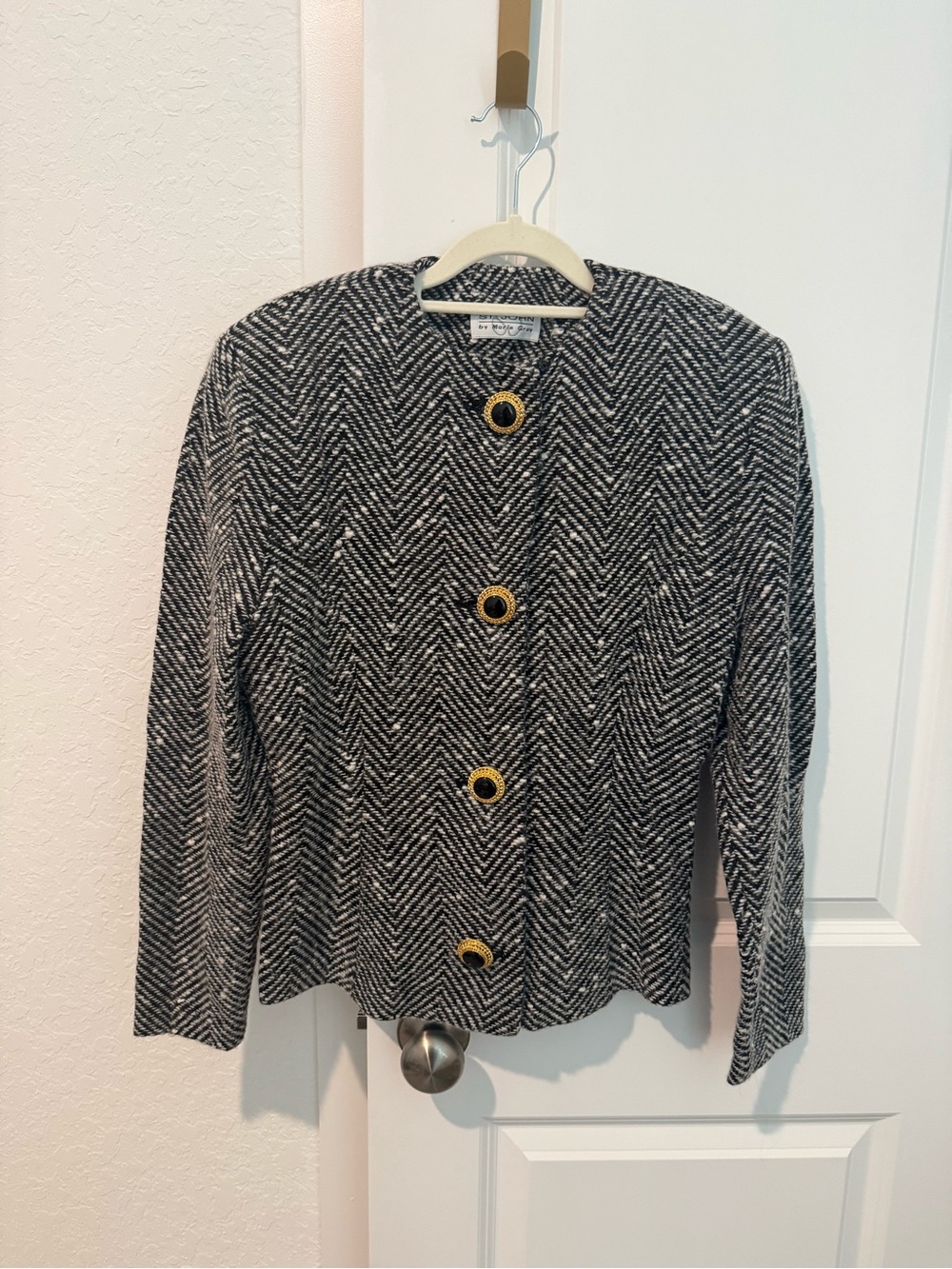 St. John by Marie Gray
Herringbone Cashmere Blend
Jacket Size 12